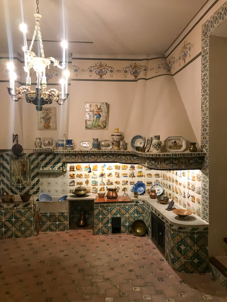 Kitchen exhibition in the Ceramics museum in Valencia